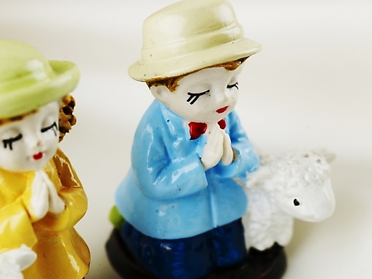 포토 JPG 스튜디오촬영 기독교 종교 인형 실내 근접촬영 소년 사람없음 장식 가로 기도 양 오브젝트 국내포토 남자 어린이 뷰포인트 포유류 내부 파일형식