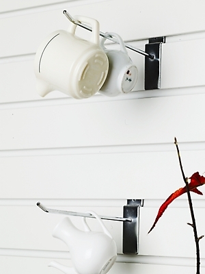 포토 JPG 스튜디오촬영 식물 벽 생활용품 실내 사람없음 컵 세로 전시 흰색 나뭇가지 크리머 우유피쳐 컵홀더 국내포토 나무 식기 컬러 내부 오브젝트 피쳐 홀더 파일형식