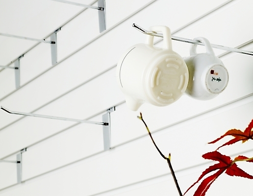 포토 JPG 스튜디오촬영 식물 벽 생활용품 낙엽 실내 사람없음 컵 가로 전시 흰색 나뭇가지 크리머 우유피쳐 컵홀더 국내포토 나무 식기 컬러 잎 내부 오브젝트 피쳐 홀더 파일형식