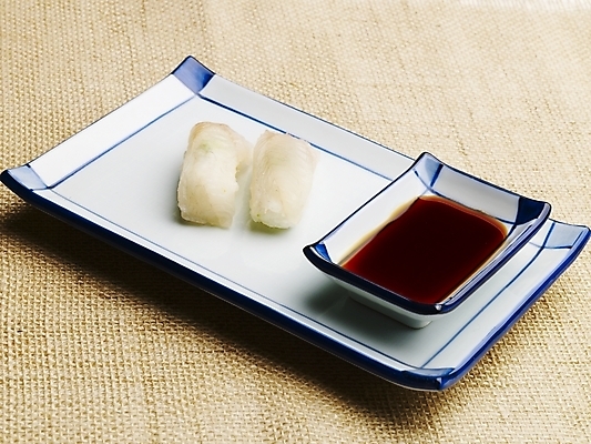 포토 JPG 스튜디오촬영 접시 실내 사람없음 초밥 생선초밥 간장 놀래미 놀래미초밥 일본음식 갈색배경 국내포토 식기 음식 백그라운드 어류 내부 갈색 양념 파일형식