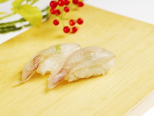 포토 JPG 스튜디오촬영 열매 꽃 음식 도마 실내 사람없음 가로 빨간색 초록색 초밥 생선초밥 놀래미 놀래미초밥 일본음식 국내포토 식물 컬러 주방용품 어류 내부 파일형식