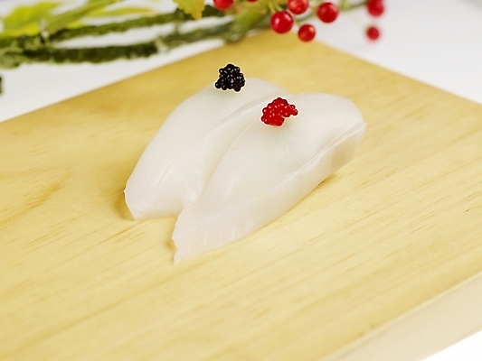 포토 JPG 스튜디오촬영 열매 꽃 음식 도마 실내 근접촬영 사람없음 가로 빨간색 초록색 초밥 생선초밥 갑오징어 일본음식 국내포토 식물 뷰포인트 컬러 주방용품 내부 오징어 파일형식