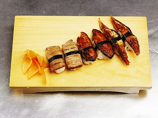 포토 JPG 스튜디오촬영 음식 실내 누끼 사람없음 가로 하이앵글 초밥 장어 다다끼 아께미다다끼 장어초밥 일본음식 국내포토 뷰포인트 어류 내부 파일형식