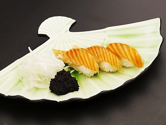 포토 JPG 스튜디오촬영 접시 음식 실내 사람없음 가로 초밥 연어 연어초밥 캐비아 일본음식 국내포토 식기 식재료 어류 내부 파일형식