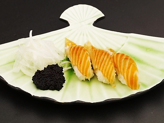 포토 JPG 스튜디오촬영 접시 음식 실내 사람없음 가로 초밥 연어 연어초밥 캐비아 일본음식 국내포토 식기 식재료 어류 내부 파일형식