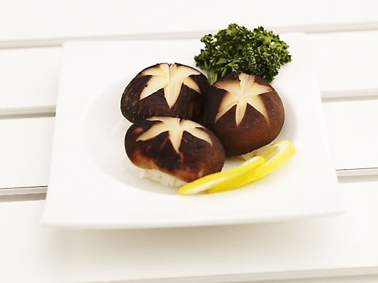 포토 JPG 스튜디오촬영 접시 음식 실내 파슬리 누끼 사람없음 가로 초록색 노란색 버섯 초밥 레몬 표고버섯 버섯초밥 일본음식 국내포토 식기 컬러 채소 과일 내부 파일형식