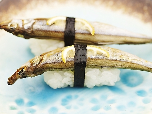 포토 JPG 스튜디오촬영 그릇 접시 음식 실내 근접촬영 사람없음 가로 초밥 쌀 레몬 시샤모 열빙어 일본음식 국내포토 식기 뷰포인트 과일 곡류 내부 파일형식