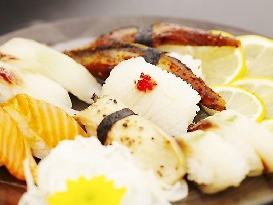 포토 JPG 스튜디오촬영 음식 실내 근접촬영 사람없음 장식 가로 초밥 오징어 연어 모듬초밥 새송이버섯 일본음식 국내포토 뷰포인트 연체동물 어류 내부 수중동물 버섯 모듬 파일형식