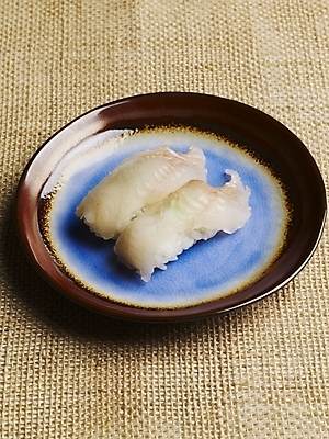 포토 JPG 스튜디오촬영 음식 실내 누끼 근접촬영 사람없음 장식 세로 초밥 놀래미 놀래미초밥 일본음식 국내포토 뷰포인트 어류 내부 파일형식