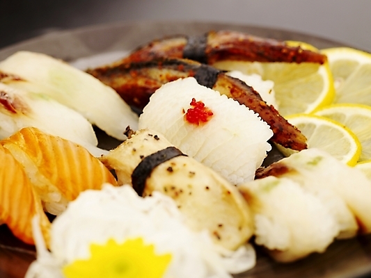 포토 JPG 스튜디오촬영 음식 실내 근접촬영 사람없음 장식 가로 초밥 오징어 연어 모듬초밥 새송이버섯 일본음식 국내포토 뷰포인트 연체동물 어류 내부 수중동물 버섯 모듬 파일형식