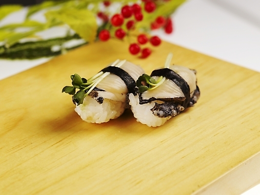 포토 JPG 스튜디오촬영 음식 도마 실내 근접촬영 사람없음 장식 가로 초밥 전복초밥 일본음식 국내포토 뷰포인트 주방용품 내부 파일형식