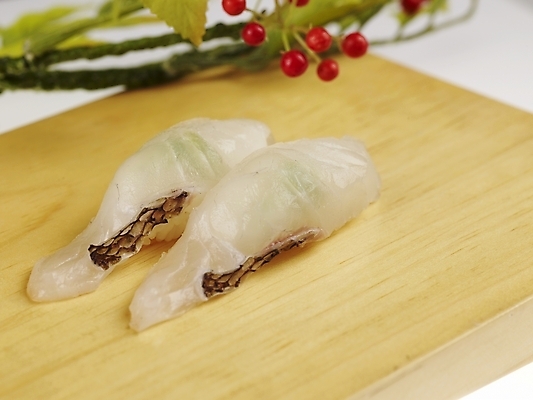 포토 JPG 스튜디오촬영 음식 도마 실내 근접촬영 사람없음 장식 가로 초밥 도미 일본음식 국내포토 뷰포인트 주방용품 어류 내부 파일형식