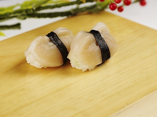 포토 JPG 스튜디오촬영 음식 조개 도마 실내 근접촬영 사람없음 장식 가로 초밥 가리비 일본음식 국내포토 뷰포인트 주방용품 어패류 내부 파일형식