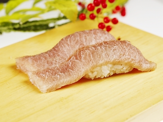 포토 JPG 스튜디오촬영 음식 도마 실내 근접촬영 사람없음 장식 가로 초밥 가맛살 일본음식 국내포토 뷰포인트 주방용품 내부 파일형식