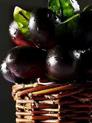 포토 JPG 스튜디오촬영 식물 과일 포도 실내 근접촬영 사람없음 세로 초록색 바구니 물방울 국내포토 뷰포인트 컬러 내부 파일형식