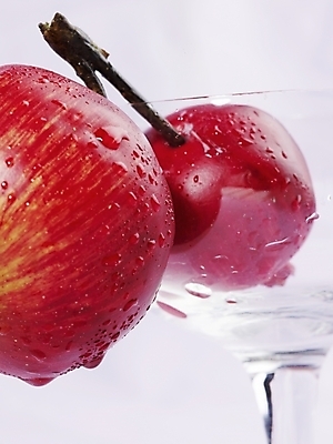 포토 JPG 스튜디오촬영 식물 와인잔 과일 잔 실내 근접촬영 사람없음 빨간색 세로 물방울 석류 국내포토 식기 뷰포인트 컬러 술잔 내부 파일형식