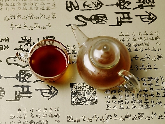 포토 JPG 스튜디오촬영 음료 음식 주전자 잔 실내 사람없음 컵 가로 하이앵글 차 찻잔 유리주전자 국내포토 식기 뷰포인트 유리 주방용품 내부 파일형식