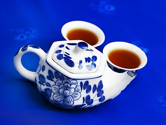 포토 JPG 스튜디오촬영 음료 음식 주전자 잔 실내 근접촬영 사람없음 컵 가로 파란색 도자기 차 전통차 찻잔 국내포토 식기 뷰포인트 컬러 주방용품 내부 차_음료 파일형식