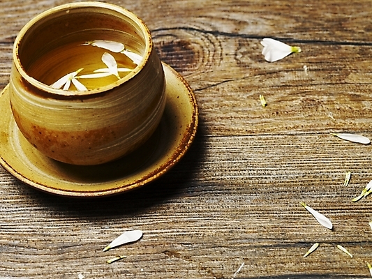 포토 JPG 스튜디오촬영 꽃잎 음료 음식 잔 실내 근접촬영 사람없음 컵 가로 차 전통차 찻잔 다기 국내포토 식기 꽃 뷰포인트 내부 차_음료 다도 파일형식