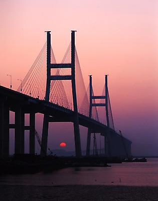 포토 JPG 주간 시설물 건축물 현대건축 건축 바다 교통시설 자연 하늘 풍경 사람없음 야외 건물 강 일출 노을 일몰 서해대교 가교 국내포토 자연요소 교통 다리_건축물 시설 생태계 파일형식