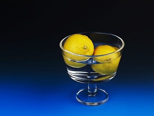 포토 JPG 스튜디오촬영 식물 그릇 음식 과일 실내 사람없음 물 농작물 노란색 두개 신선 레몬 유리그릇 국내포토 자연요소 식기 컬러 2 농업 유리 파일형식