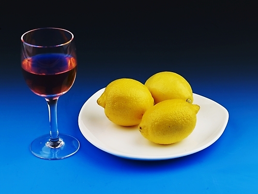 포토 JPG 스튜디오촬영 식물 그릇 접시 음료 음식 와인잔 과일 잔 실내 사람없음 빨간색 농작물 노란색 와인 신선 세개 레몬 국내포토 식기 컬러 농업 술잔 주류 3 파일형식
