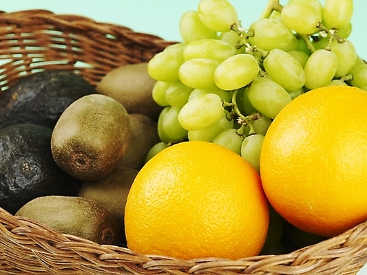 포토 JPG 스튜디오촬영 식물 음식 오렌지 과일 포도 실내 키위 근접촬영 사람없음 가로 농작물 바구니 소쿠리 여러개 신선 청포도 아보카도 국내포토 뷰포인트 다수 농업 파일형식