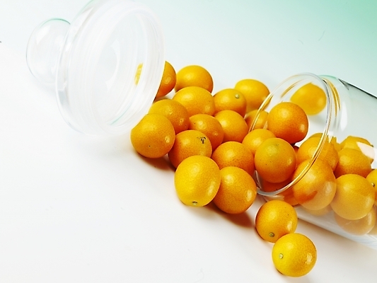 포토 JPG 스튜디오촬영 식물 음식 과일 유리병 실내 근접촬영 사람없음 가로 농작물 여러개 뚜껑 신선 병 금귤 국내포토 식기 뷰포인트 다수 농업 병_용기 귤 내부 파일형식