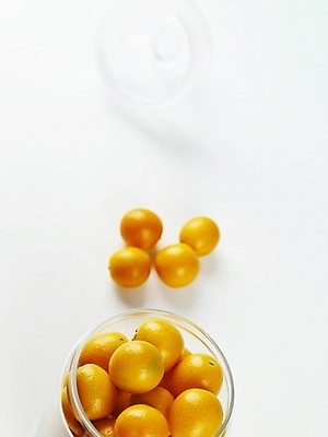 포토 JPG 스튜디오촬영 식물 음식 과일 유리병 실내 사람없음 농작물 하이앵글 신선 병 금귤 국내포토 식기 뷰포인트 농업 병_용기 귤 내부 파일형식