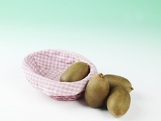 포토 JPG 스튜디오촬영 식물 음식 과일 실내 키위 누끼 사람없음 농작물 바구니 소쿠리 여러개 신선 국내포토 다수 농업 내부 파일형식