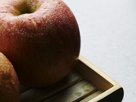 포토 뷰포인트 2 농업 과일 실내 파일형식 음식 신선 쟁반 받침대 식물 농작물 사람없음 스튜디오촬영 JPG 두개 근접촬영 국내포토 사과