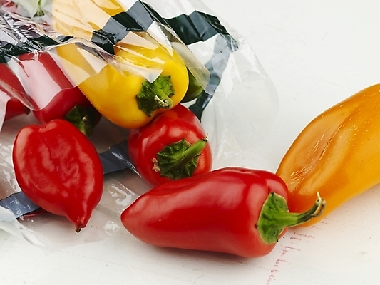 포토 JPG 스튜디오촬영 음식 채소 식재료 피망 봉투 비닐봉투 파프리카 실내 근접촬영 사람없음 빨간색 초록색 농작물 노란색 여러개 신선 국내포토 뷰포인트 컬러 다수 농업 파일형식