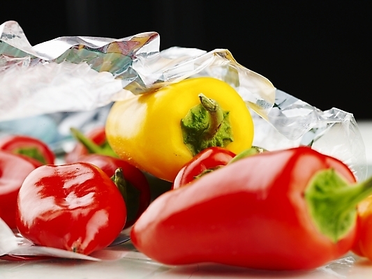 포토 JPG 스튜디오촬영 음식 채소 식재료 피망 봉투 비닐봉투 파프리카 실내 근접촬영 사람없음 빨간색 초록색 농작물 노란색 여러개 신선 국내포토 뷰포인트 컬러 다수 농업 파일형식