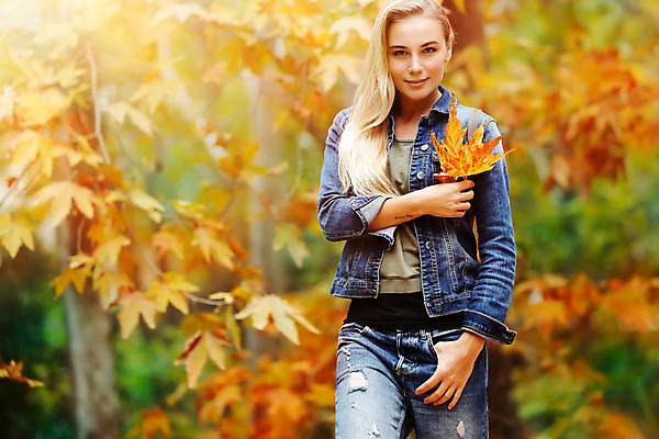 포토 JPG 해외이미지 나무 백인 모델 라이프스타일 응시 계절 공원 여자 행복 백그라운드 잎 자연 날씨 한명 미소 사람 성인 야외 햇빛 노란색 유행 맑음 기쁨 가을 잡기 숲 성인여자한명만 해외202004 해외포토 서양인 식물 1 시선 공공시설 감정 컬러 모션 표정 생활 태양 생태계 여자한명만 성인여자만 파일형식