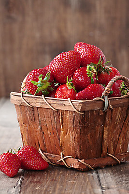 포토 JPG 해외이미지 과일 딸기 사람없음 바구니 가득함 담기 과일바구니 해외202004 해외포토 모션 파일형식