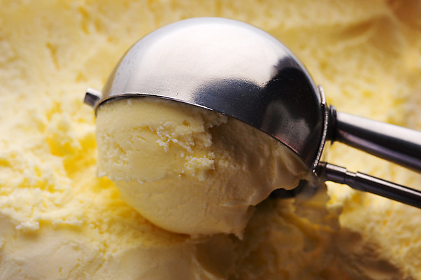 포토 JPG 해외이미지 음식 아이스크림 디저트 바나나 사람없음 노란색 냉동 흰색 달콤 크림 토핑 바닐라 캐러멜 해외202004 해외포토 컬러 과일 맛 파일형식