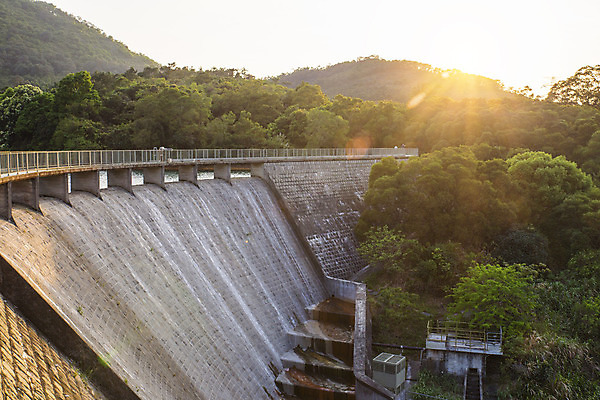 포토 JPG 해외이미지 호수 오렌지 자연 하늘 휴가 산 풍경 사람없음 초록색 물 파란색 힘 일몰 마시기 저수지 소나무 황무지 숲 댐 수력발전 콘크리트 해외202004 해외포토 자연요소 나무 공공시설 컬러 과일 모션 노을 발전 생태계 수력에너지 파일형식