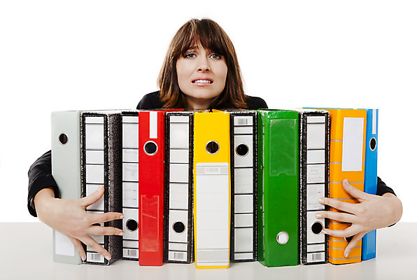 포토 JPG 해외이미지 여자 백그라운드 비즈니스 스트레스 직장 실내 피곤 한명 사람 앉기 상반신 성인 앞모습 쌓기 표현 잡기 업무 비즈니스우먼 좌절 책상 흰배경 폴더 업무과다 과부하 성인여자한명만 해외202004 해외포토 1 감정 뷰포인트 가구 컨셉 회사 모션 내부 흰색 작업 직장인 파일 여자한명만 성인여자만 파일형식