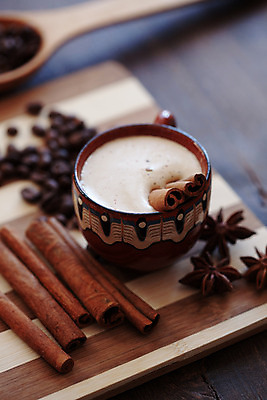 포토 JPG 해외이미지 라이프스타일 커피 음료 음식 탁자 디저트 따뜻함 사람없음 컵 갈색 초콜릿 거품 머그컵 뜨거움 액체 막대기 달콤 향신료 코코아 라떼 해외202004 해외포토 식기 컬러 가구 생활 맛 향미료 파일형식