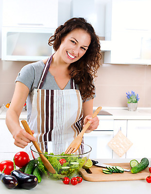 포토 JPG 해외이미지 모델 라이프스타일 행복 음식 다이어트 토마토 채소 가족 엄마 주택 건강 사랑 요리 한명 서기 사람 내부 가로 세로 주방 식사 저녁식사 놀람 샐러드 낭만 흰색 신선 아내 칼 맛 몸무게 자르기 먹기 준비 건강식 적자 채식주의자 비건 해외202004 해외포토 1 감정 컬러 컨셉 관계 모션 표정 건물 생활 채식 파일형식