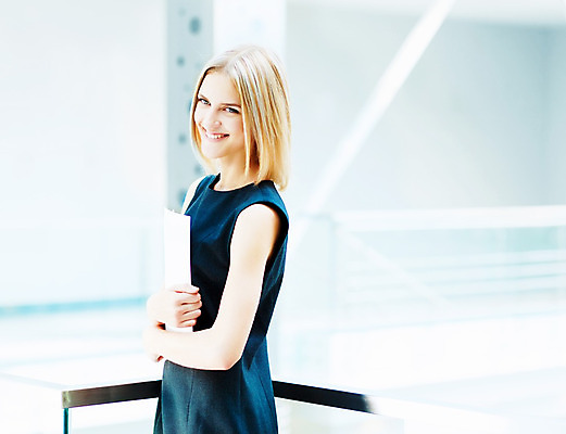 포토 JPG 해외이미지 백인 모델 직업 1 응시 여자 행복 얼굴 백그라운드 회사 비즈니스 사업가 성공 갈색머리 한명 사람 정장 성인 컴퓨터 사무실 섹시 흰색 업무 비즈니스우먼 자신감 동료 경영자 경영 고립 해외202004 해외포토 서양인 헤어스타일 시선 옷 감정 컬러 컨셉 관계 신체부위 전자제품 작업 직장인 리더 파일형식