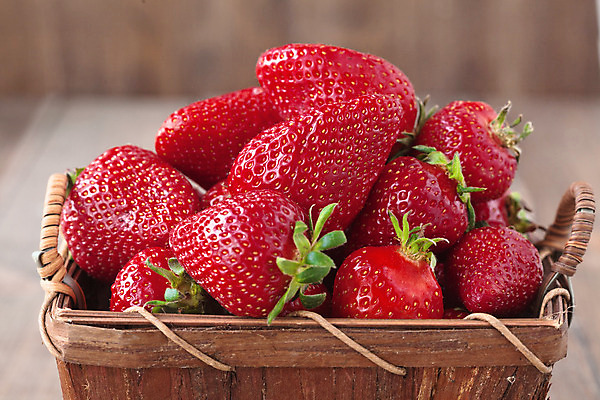 포토 JPG 해외이미지 과일 딸기 사람없음 바구니 가득함 담기 과일바구니 해외202004 해외포토 모션 파일형식