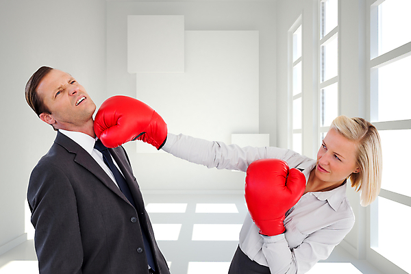 포토 JPG 해외이미지 백인 여자 남자 40대 중년 비즈니스 창문 프레임 그림자 서기 정장 20대 두명 빛 스크린 경쟁 대립 권투글러브 직장인 비즈니스맨 비즈니스우먼 찡그림 라이벌 동료 정사각형 성인만 해외202004 해외포토 도형 서양인 직업 옷 컨셉 관계 모션 표정 사람 청년 성인 글러브 파일형식