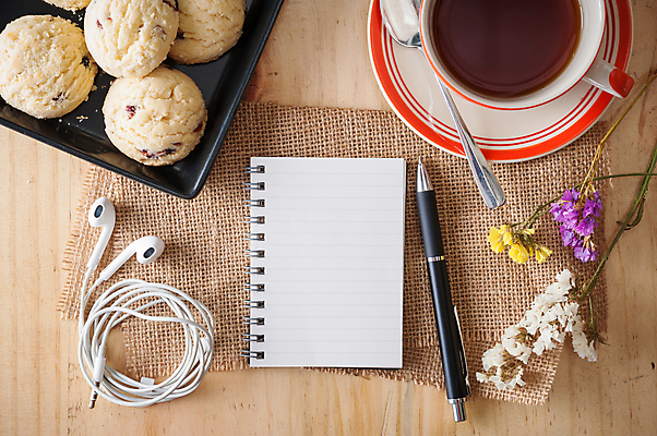 포토 JPG 해외이미지 디자인 종이 커피 음료 이어폰 백그라운드 비즈니스 아침 아이디어 직장 사람없음 목재 책 펜 상점 다이어리 쪽지 헤드폰 공책 공백 카페 수확 기록 오픈 그리기 잡지 왼쪽 상쾌 문서 복고 장면 페이지 지역 패드 어려움 조언 해외202004 해외포토 주간 나무 감정 음향기기 컨셉 농업 회사 재료 모션 문구용품 간행물 필기구 사무용품 방향 파일형식