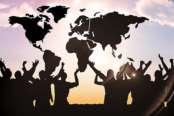 포토 JPG 해외이미지 모양 백인 여자 남자 실루엣 40대 중년 지도 응원 하늘 그림자 사람 여러명 20대 성인 30대 빛 햇빛 태양 황혼 일몰 축하 윤곽 카피스페이스 해외202004 해외포토 자연요소 서양인 다수 컨셉 촬영기법 청년 장년 노을 공백 파일형식