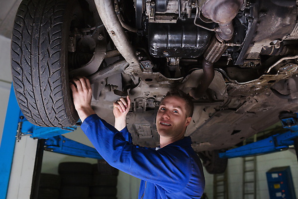 포토 JPG 해외이미지 백인 직업 응시 남자 행복 자동차 노동자 기술 실내 한명 20대 성인 작업 자신감 기술자 수리 아래 서비스 타이어 문제 엔진 정비공 성인남자한명만 해외202004 해외포토 서양인 1 시선 감정 육상교통 사람 청년 내부 방향 위치 남자한명만 성인남자만 파일형식