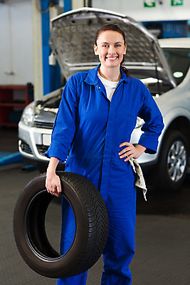 포토 JPG 해외이미지 백인 직업 여자 행복 자동차 노동자 실내 작업복 한명 20대 성인 잡기 바퀴 작업실 기술자 서비스 타이어 정비공 정비소 차고 성인여자한명만 해외202004 해외포토 서양인 1 옷 감정 육상교통 모션 사람 청년 내부 여자한명만 성인여자만 파일형식