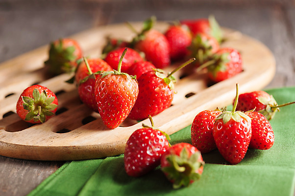 포토 JPG 해외이미지 디자인 열매 음식 백그라운드 과일 재료 딸기 아침 건강 요리 사람없음 목재 농작물 농장 수확 시골 신선 달콤 맛 상쾌 유기농 복고 날것 내추럴 건포도 마멀레이드 숙성 입가심 짠맛 채식주의자 스타일 세련 맛있는 해외202004 해외포토 주간 나무 식물 웰빙 감정 컨셉 농업 포도 잼 채식 건과일 파일형식