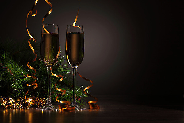 포토 JPG 해외이미지 디자인 기념일 행복 리본 음료 백그라운드 크리스마스 겨울 검은배경 새로움 기념 선물 사랑 사람없음 빛 상자 파티 축제 낭만 축하 알코올 샴페인 샴페인잔 해외202004 해외포토 계절 감정 컨셉 술잔 주류 이벤트 검은색 파일형식