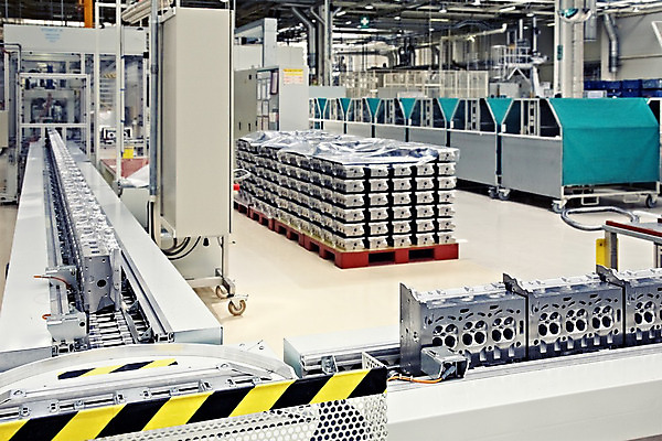 포토 JPG 해외이미지 식물 산업 선 벤치 공장 교통시설 자동차 새로움 사람없음 금속 힘 기계 장비 과학기술 공구 작업 제조 묘사 오브젝트 하이테크 전염 무거움 엔진 정비공 공학 모터 자동 자동화 철강 컨베어밸트 많음 해외202004 해외포토 교육 육상교통 교통 컨셉 의자 공업 재질 기술 도구 기술자 무게 질병 시설 감염 파일형식